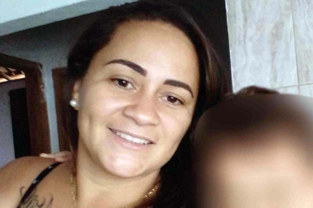 Feminicídio Mulher é morta a golpes de facão pelo ex companheiro em