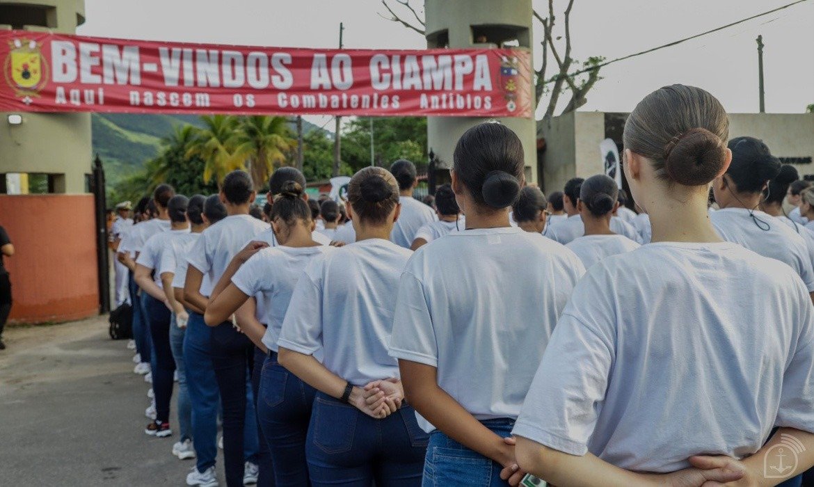 Marinha Inicia A Primeira Turma Mulheres No Curso De Soldados