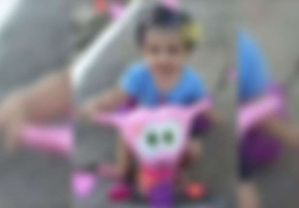 Criança arremessada na parede