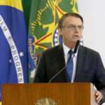 Bolsonaro assina decreto que inclui a imprensa em lista de serviços essenciais