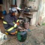 Homem sofre queimaduras graves ao cozinhar em fogareiro adaptado
