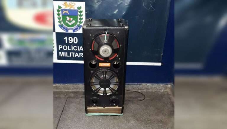 Mulher que ouvia som alto pula janela para fugir da Polícia