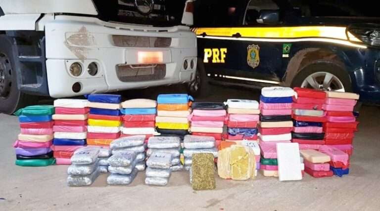 PRF apreende 139 quilos de cocaína em carreta carregada com cimento em Corumbá