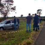 Corpo de mulher é encontrado pendurado em árvore ao lado de carro na BR-262