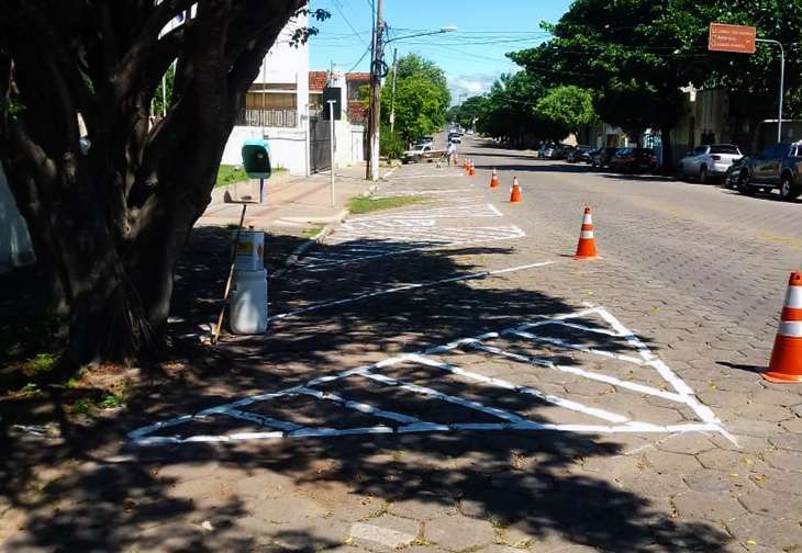 Você está visualizando atualmente Estacionamento de veículos na rua Cuiabá é reordenado pela Agetrat