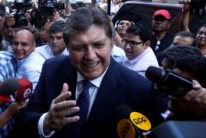 Leia mais sobre o artigo Ex-presidente peruano Alan García morre após dar tiro na cabeça