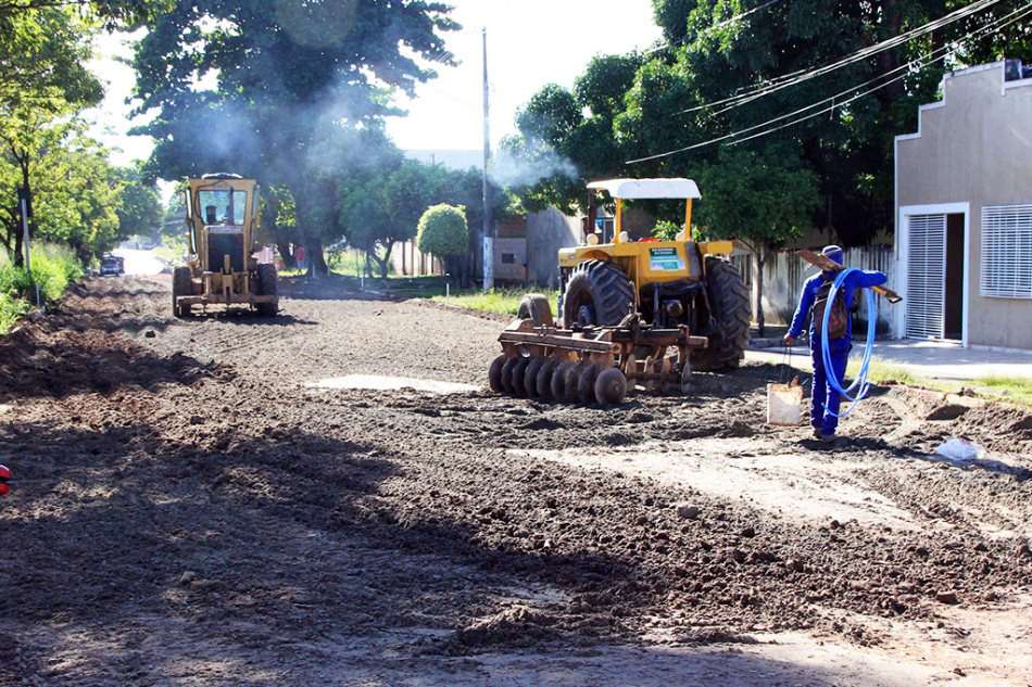 Você está visualizando atualmente Obras de drenagem e pavimentação avançam na Joaquim Murtinho