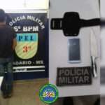 Homem é preso pela PM após assaltar mulher armado com faca na Vila Mamona