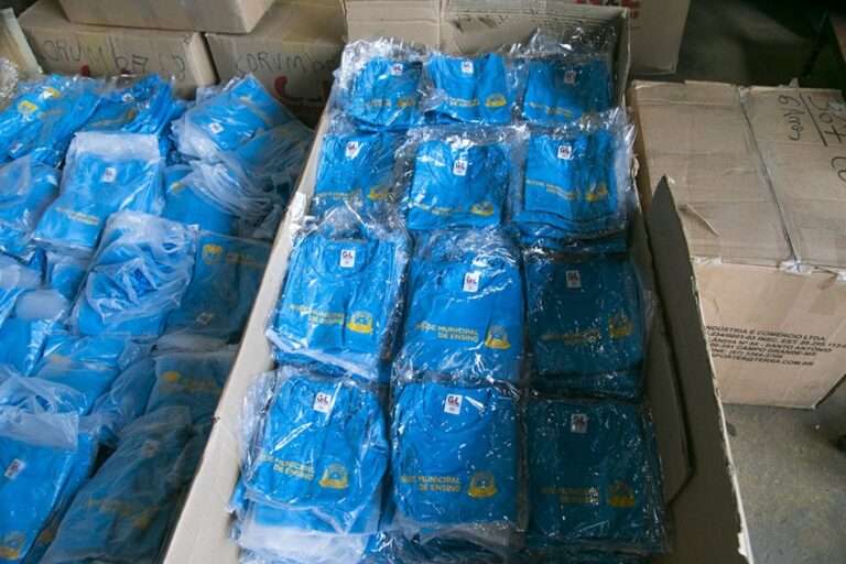 Novos uniformes serão entregues para alunos da rede municipal de ensino de Corumbá