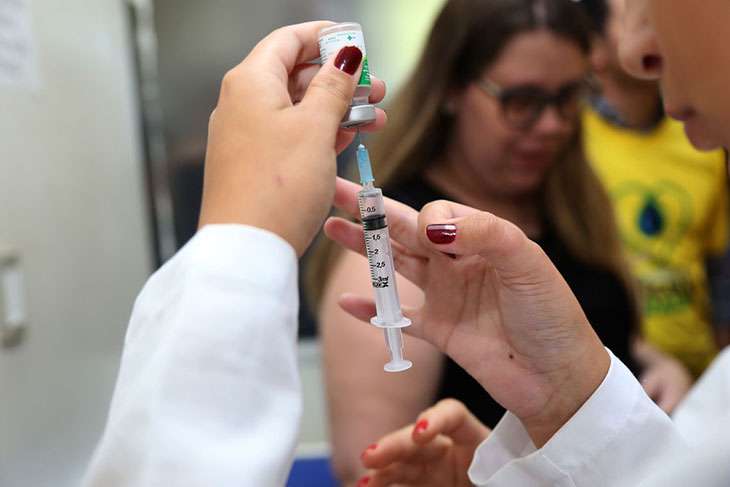 Você está visualizando atualmente Ministério da Saúde abre hoje segunda fase da vacinação contra gripe