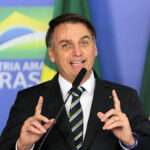 Bolsonaro veta projeto que garantia acesso à internet gratuita para alunos e professores da rede pública