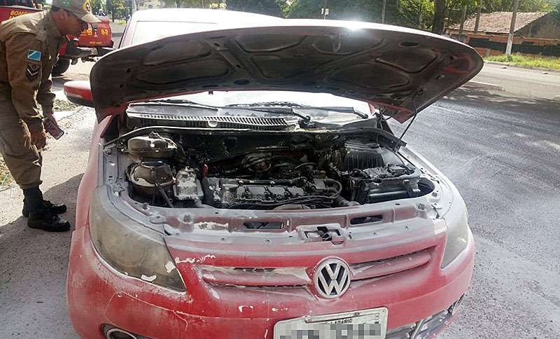 Leia mais sobre o artigo Após pane elétrica, carro pega fogo ao lado de posto de combustível em Corumbá