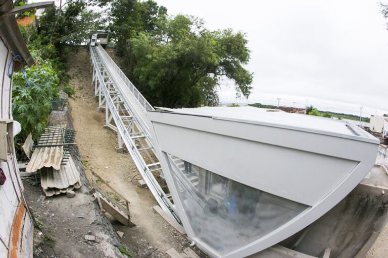 Obras de elevador funicular que liga avenida General Rondon ao Porto Geral estão 84% concluídas; diz prefeitura