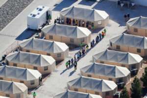 Leia mais sobre o artigo Estados Unidos cortam serviços para crianças migrantes em abrigos