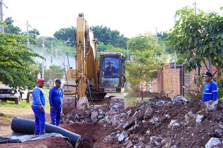 Prefeitura executa drenagem e pavimentação da parte baixa do bairro Padre Ernesto Sassida