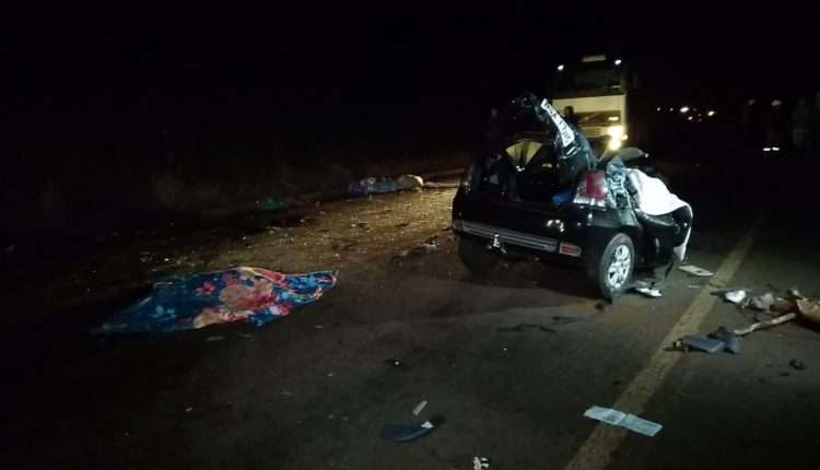 Universitárias morrem em colisão com van de prefeitura em MS