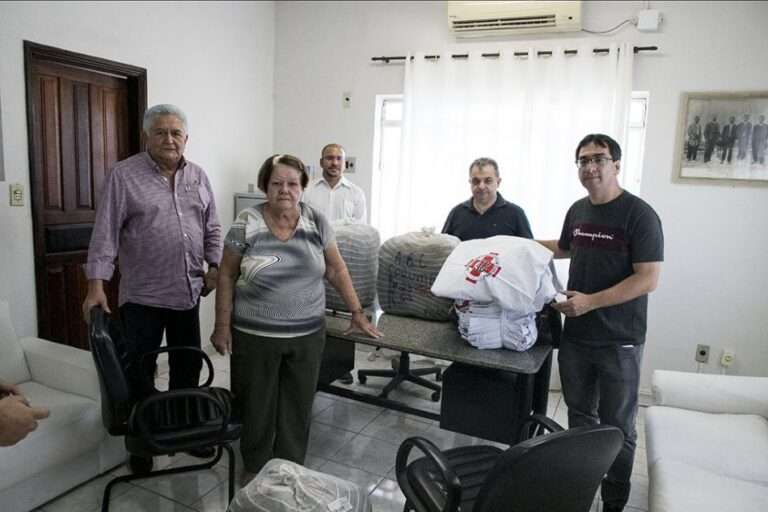 Santa Casa de Corumbá recebe de empresária doação de 200 lençóis