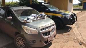 Leia mais sobre o artigo Homem sai de Corumbá com carro “recheado” de cocaína e acaba preso pela PRF