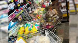 Leia mais sobre o artigo Proncon encontra produtos vencidos há nove meses sendo comercializado em supermercado de Campo Grande
