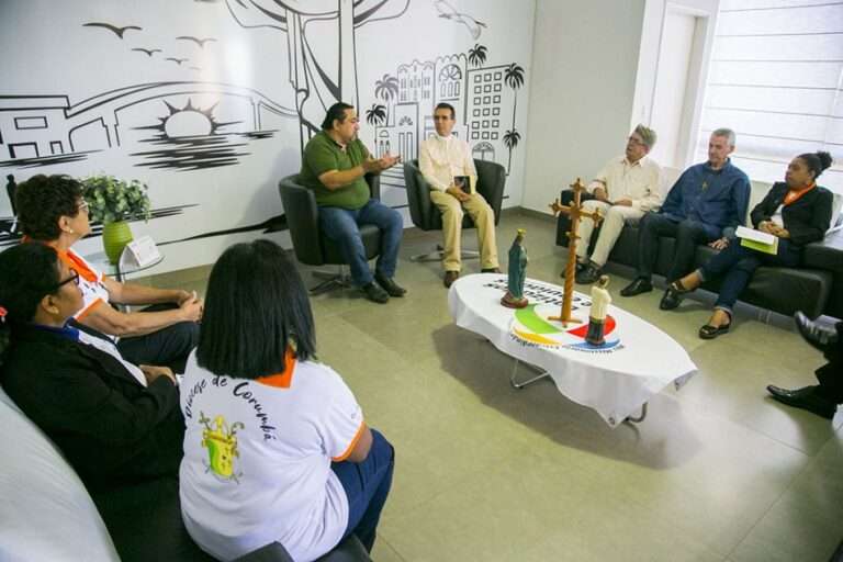 Prefeitura recebe peregrinação de réplica da Cruz Missionária 2019