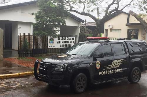 Professor suspeito de ‘passar mão’ em alunas tem prisão decretada e está foragido