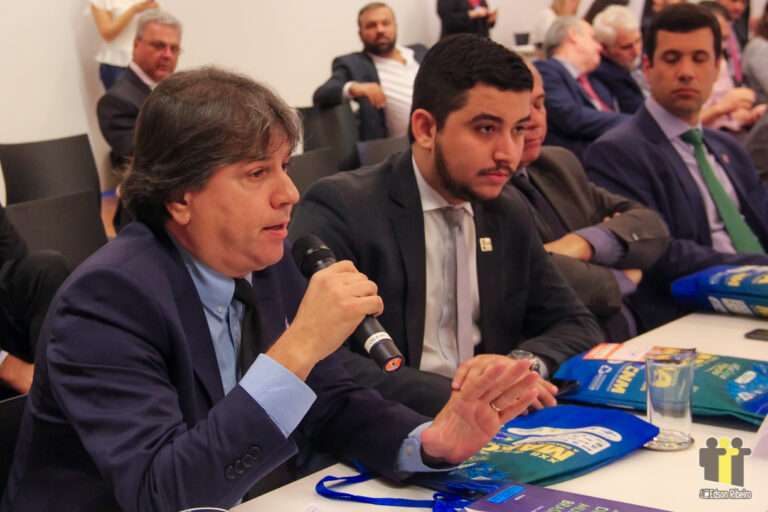 Em Brasília, prefeitos buscam apoio a PEC que concederia mais dois anos de mandato