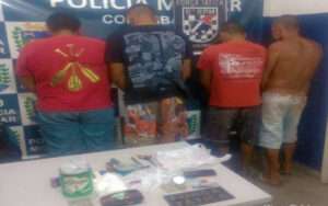 Leia mais sobre o artigo Quatro indivíduos são detidos após serem flagrados em casa usada para comércio de drogas no Nova Corumbá