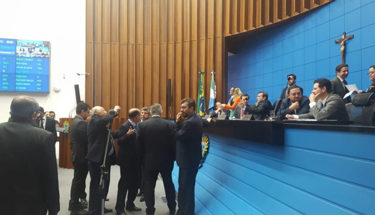 Governo envia projeto para reduzir salário de convocados na educação de MS