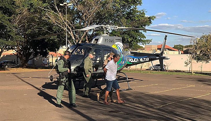 Após ser capturado em Corumbá, assassino de promotor é transferido sob forte esquema de segurança