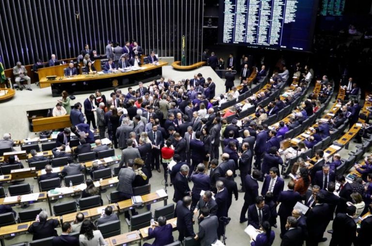 Câmara aprova regras especiais de aposentadoria de policiais da União