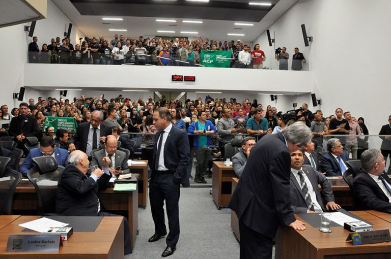 Em nova tabela do Governo, professores convocados vão receber 32% menos que concursados