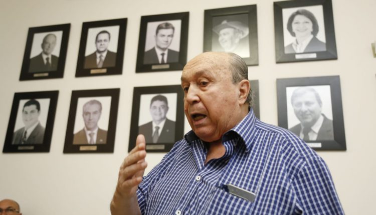 PSDB se reúne e deputados contrários a projeto de Reinaldo não comparecem