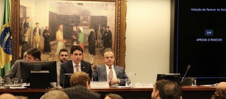 Comissão da Câmara aprova texto base da reforma da Previdência