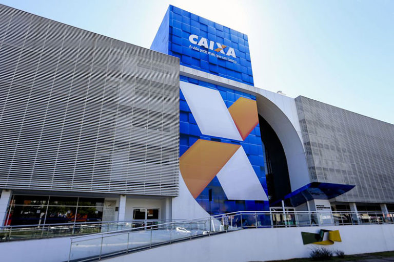 Caixa começa a pagar parcela de outubro do Auxílio Brasil