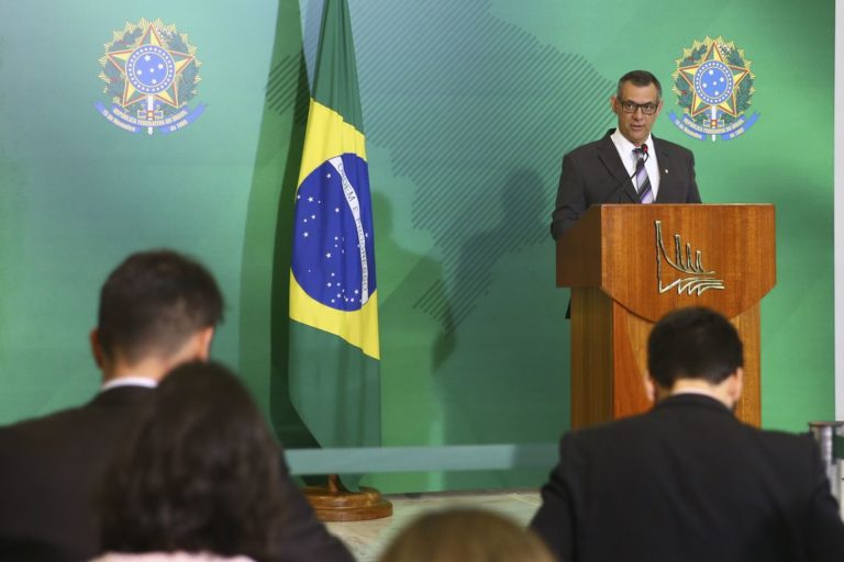 Governo aceita doação de R$ 50 milhões do Reino Unido para combate a queimadas