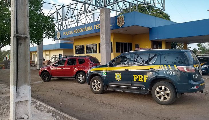 Mulher abandona veículo roubado e foge em meio a matagal durante abordagem da PRF na BR-262