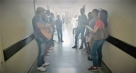 Projeto Música no Leito leva alegria e conforto para pacientes da Santa Casa de Corumbá 2 musica no leito2