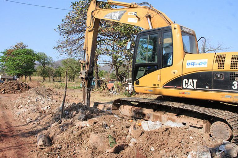 Em execução, obras de asfalto e drenagem alcançam 25 quadras no bairro Aeroporto