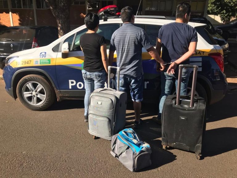 Peruanos que saíram da Bolívia com 43,5 quilos de maconha são presos pela Polícia na MS 395
