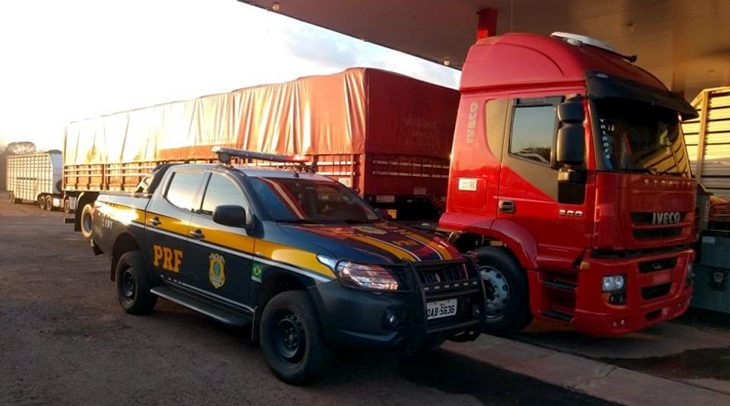 Carreta roubada que seguia para Corumbá é recuperada pela PRF