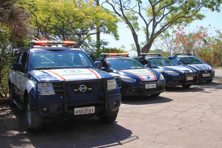 PRF entrega duas viaturas para Agetrat em Corumbá
