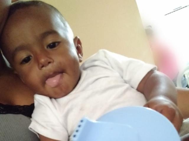 Mãe e padrasto são presos suspeitos de agredir bebê de 1 ano até a morte