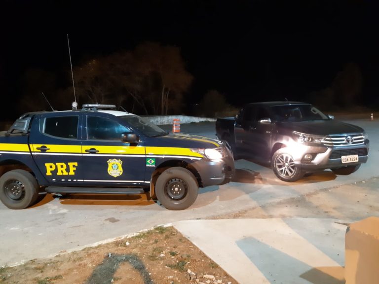 Mulher que levava carro roubado para Bolívia é presa pela PRF