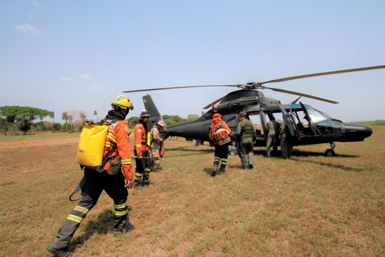 Helicópteros de SP e do Exército ampliam combate às queimadas no Pantanal