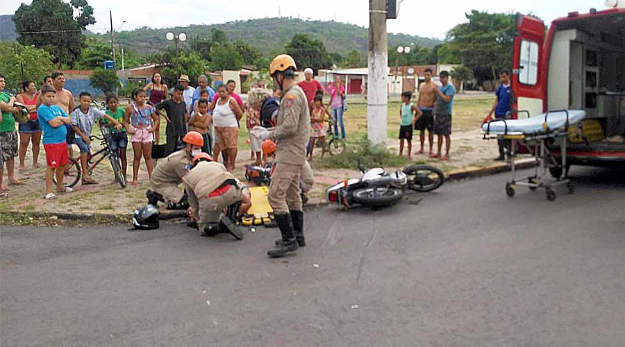 Você está visualizando atualmente Motociclista e passageira ficam feridos em colisão entre duas motos no Centro América