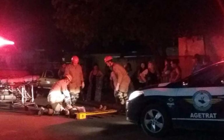 Idosa é atropelada e condutor de motocicleta foge sem prestar socorro