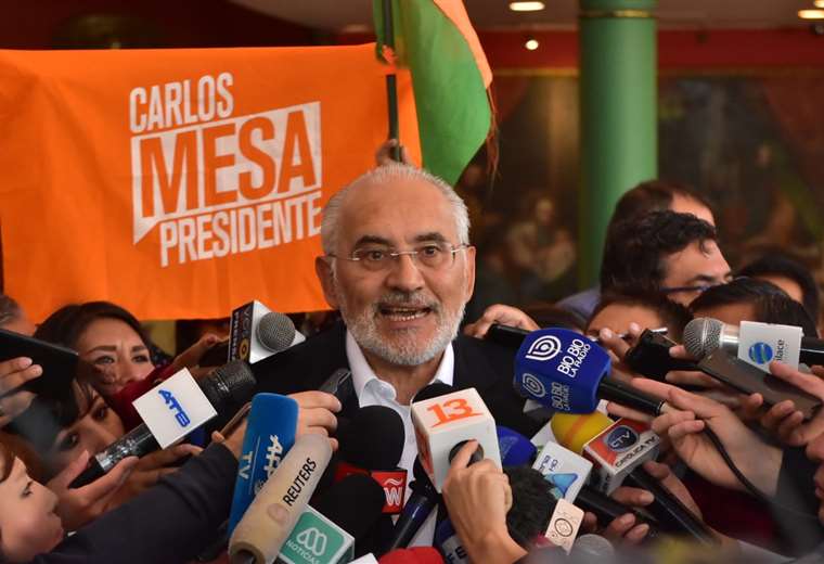 Candidato à presidência denuncia manipulação para tentar impedir segundo turno na Bolívia