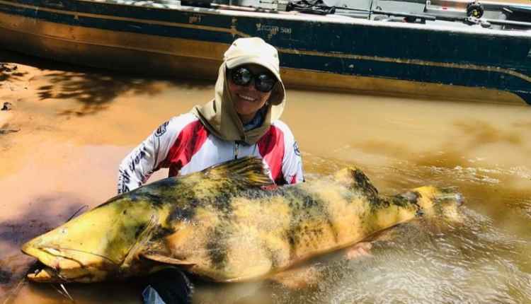 Não é papo de pescador: dentista fisga Jaú de 70kg em Alcinópólis