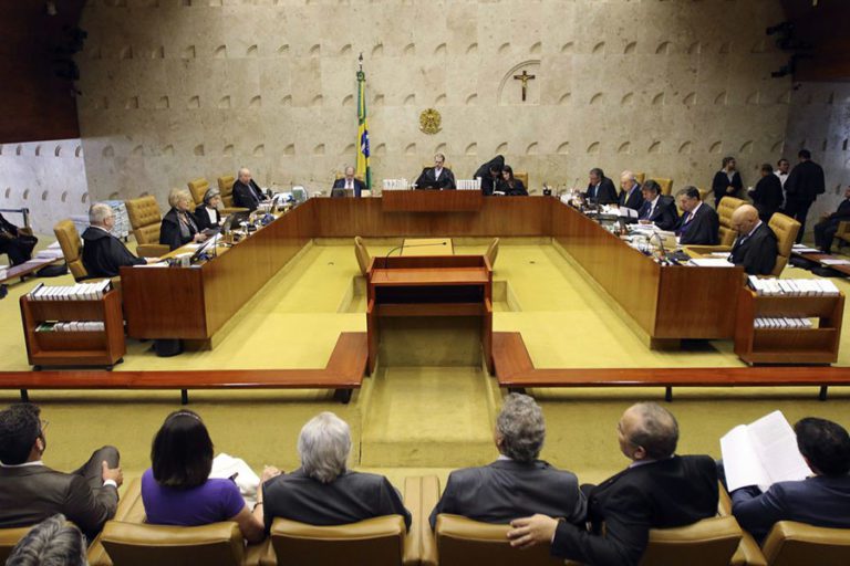 STF concede prisão domiciliar a detentos que têm filhos menores