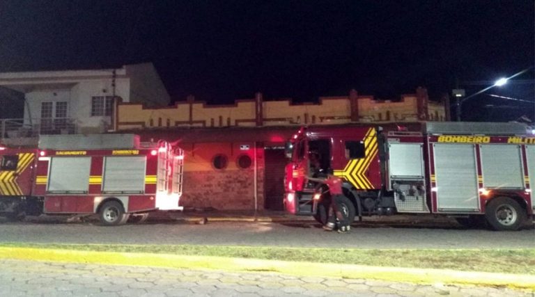 Princípio de incêndio em churrascaria no centro mobiliza equipe do Corpo de Bombeiros